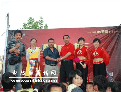 山东邦德锐意创新送文化下乡回报肥城人民