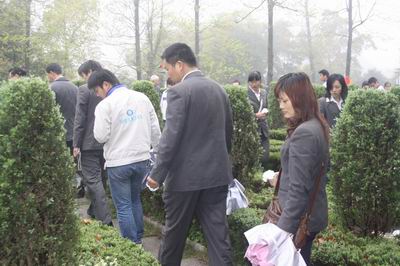 缅怀革命先烈 共建和谐绿佳
