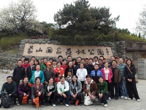 爬山涉水游竹泉，释压冶情为明天