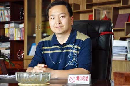 一颗红心 两手准备——无锡都市佳人机车科技有限公司营销总经理张录强谈“家电下乡”环境下的电动车企业发展之路