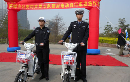 邯郸基层交警配备警用电动车