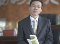 南京展欧派电动车董事长朱仁华接受记者采访