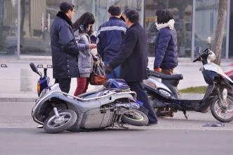 讨论：超过厂家保修期四年的电动车故障致骑车人受伤，厂家还要负责吗？