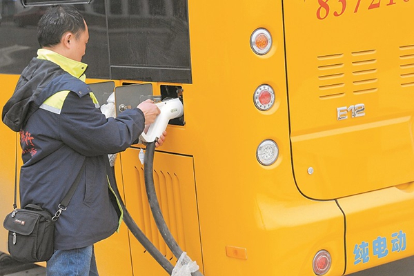 成都市双流区首批24辆“零排放”纯电动车投入使用