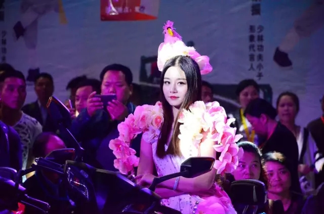 美女配靓车 常州展带你一饱眼福！