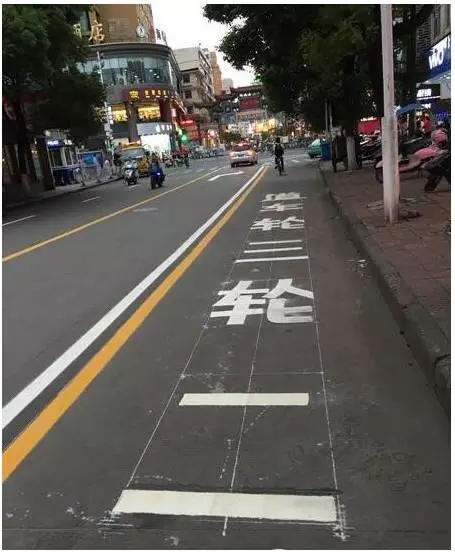 拍手称赞：又一城市有了电动车专用道！