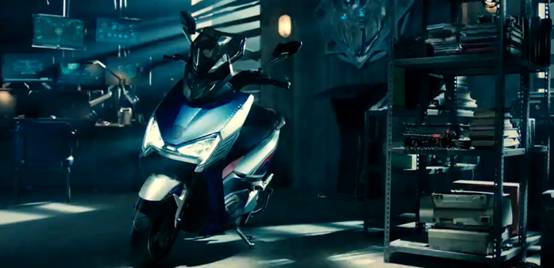 与《变形金刚5》同时上映 爱玛全副武装大片引爆院线