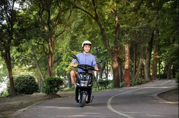 国庆返程又“添堵”了吧？雅迪全明星军团全线护航！