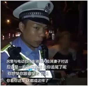 暖心！骑电动车用水果筐装儿子，民警上前好心劝诫！