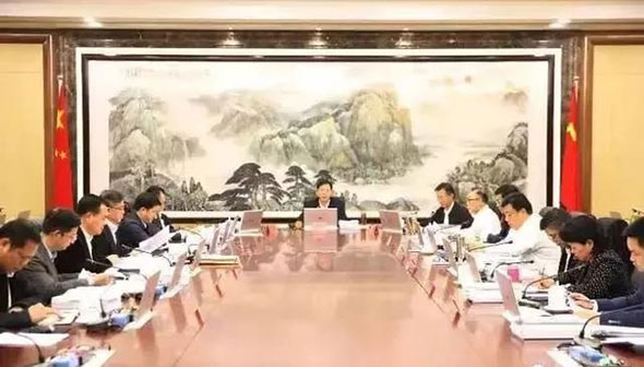 新建居民区必须同步建设车棚，充电安全管理刻不容缓！