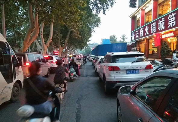 电动车骑行者：请把道路还给我们！