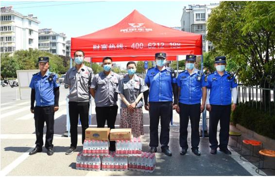 不惧高温“烤”验！淮海助力中考，丝丝凉意暖人心
