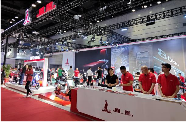 聚合力 潮未来—凤凰电动无锡展全系出战，新款自平衡高端电摩“X62”震惊登场！