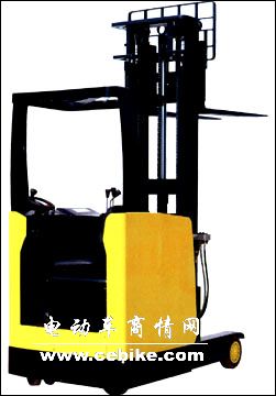 仓储式前移堆高机
