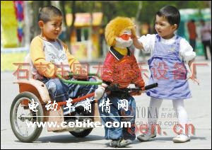 电动机器人拉黄包车