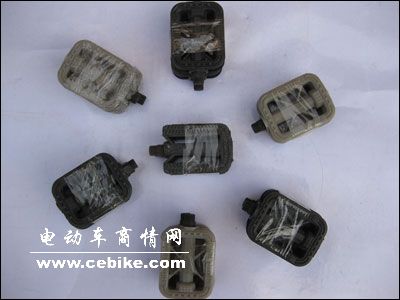 脚蹬、鞍座