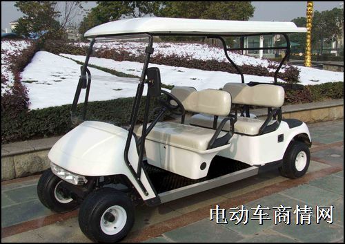 4座高尔夫球车
