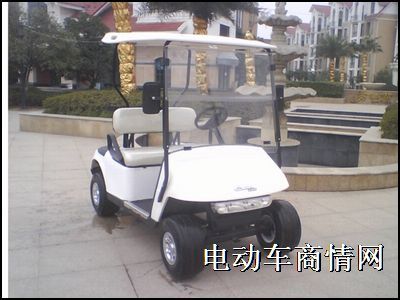 2座高尔夫球车