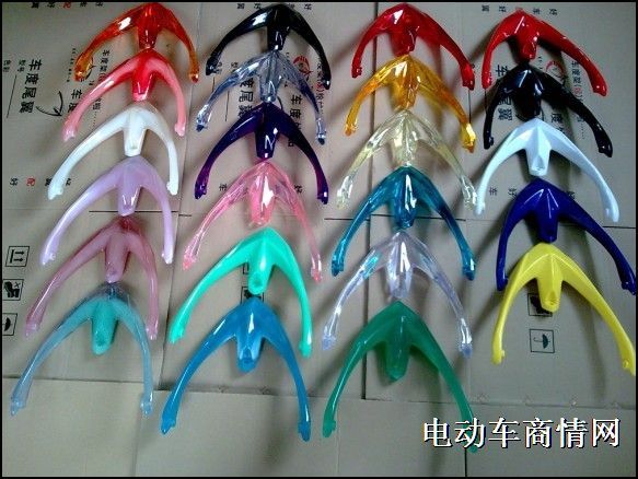 供应摩托车尾翼、尾架、塑件、塑胶尾翼
