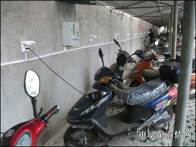 投币式小区充电管理站