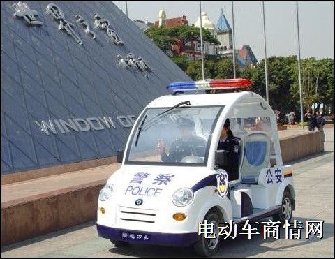 新款四座电动巡逻车
