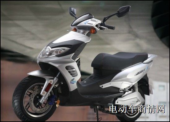 立马炫影马电动摩托车