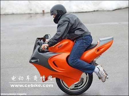 加拿大男子发明世界首辆单轮摩托