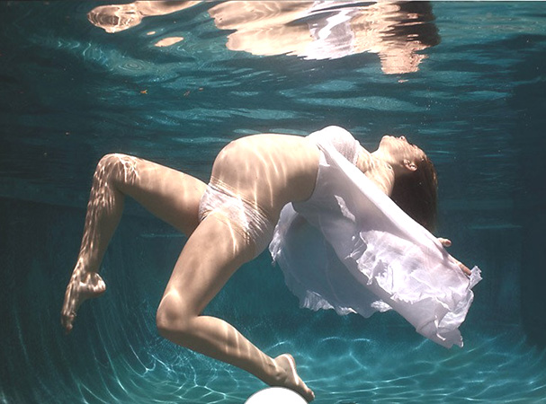 唯美孕妇水下摄影